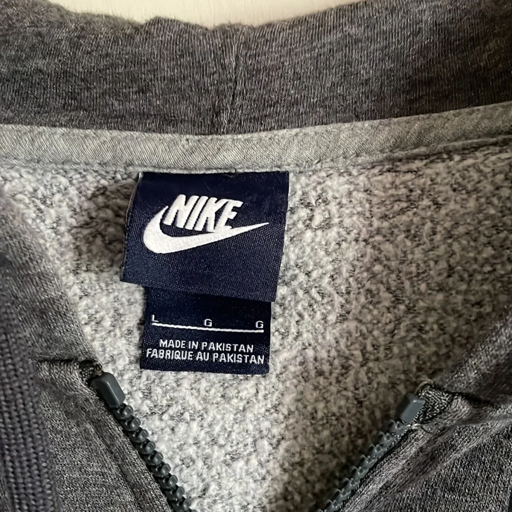 Nike Zipper sweater - Picture 2 of 3